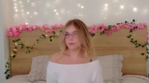Snapshot of lilith_bonheur chatting on September 30, 2025, 12:26 am Lilith Bonheur online show from September 30, 2025, 12:26 am
