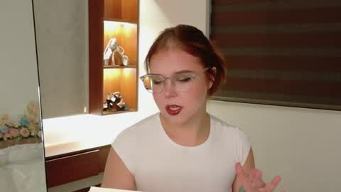 Snapshot of lilith_bonheur chatting on June 27, 2026, 10:04 pm Lilith Bonheur online show from June 27, 2026, 10:04 pm