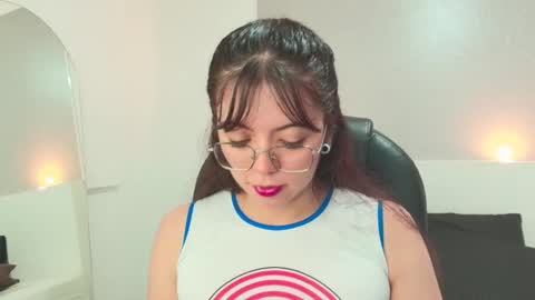 Lilith  online show from September 28, 2025, 1:27 pm