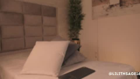 lilith_sage_ online show from April 18, 2026, 7:40 pm