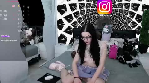 Lilith Caine online show from April 19, 2026, 5:56 pm