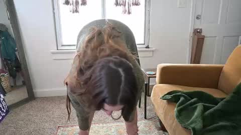 L online show from January 6, 2026, 6:33 pm