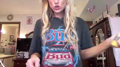 Snapshot of lilithohfish chatting on May 17, 2026, 8:05 pm Lilithohfish online show from May 17, 2026, 8:05 pm