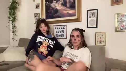 Snapshot of lill_daddysgirl chatting on November 1, 2025, 2:35 am lilldaddysgirl online show from November 1, 2025, 2:35 am