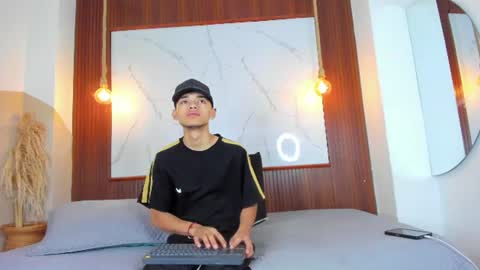 lillian_lee1 online show from June 21, 2026, 6:32 pm