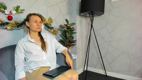 lillian_white1 online show from January 13, 2025, 4:28 am