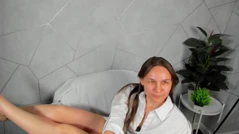 lillian_white1 online show from February 7, 2025, 11:01 am