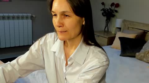 lillian_white1 online show from February 8, 2025, 7:04 am