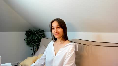 lillian_white1 online show from February 27, 2025, 12:02 pm