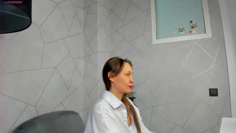 lillian_white1 online show from March 11, 2025, 7:26 am