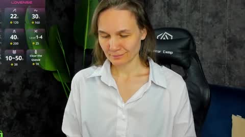 lillian_white1 online show from April 5, 2026, 1:03 am