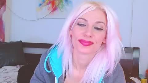 Lara online show from January 22, 2025, 10:37 pm