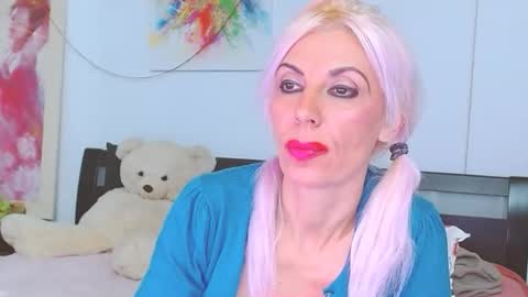 Lara online show from November 8, 2025, 8:18 pm