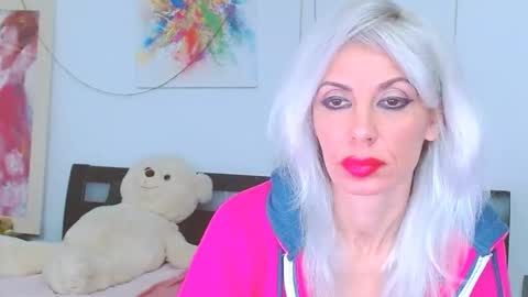 Lara online show from December 21, 2025, 10:28 pm