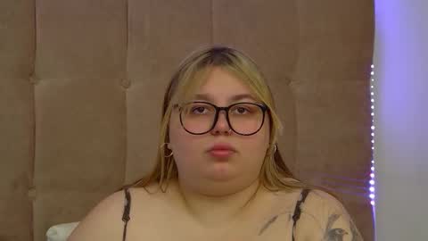 LillianHaig online show from November 26, 2025, 7:04 pm