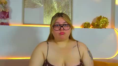 LillianHaig online show from December 22, 2025, 6:43 am