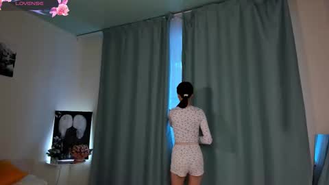 Lily online show from February 26, 2026, 1:54 pm