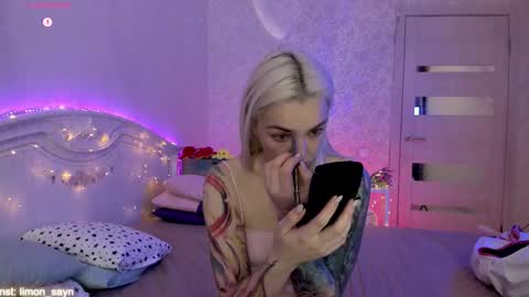 LilliMoore online show from October 5, 2025, 11:35 pm