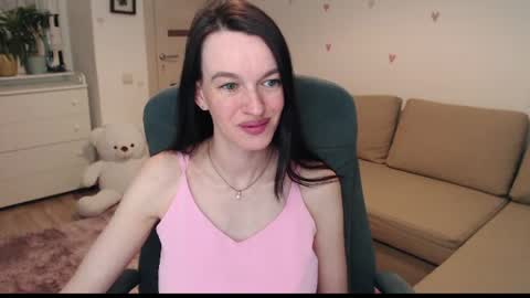 Snapshot of lilliyves chatting on July 18, 2026, 10:13 pm lilliyves online show from July 18, 2026, 10:13 pm