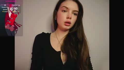 Snapshot of lillly_meow_ chatting on April 3, 2026, 7:23 pm Lilia online show from April 3, 2026, 7:23 pm