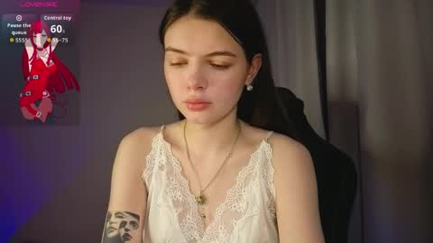 Snapshot of lillly_meow_ chatting on April 5, 2026, 7:33 pm Lilia online show from April 5, 2026, 7:33 pm