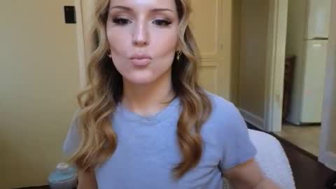 lilly_adams88 online show from April 7, 2026, 10:31 pm