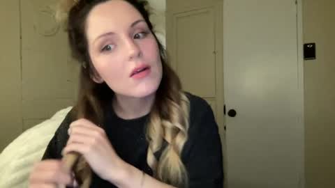 Snapshot of lilly_adams88 chatting on June 28, 2026, 1:22 am lilly_adams88 online show from June 28, 2026, 1:22 am