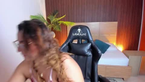 L I L L Y online show from February 24, 2025, 3:09 pm