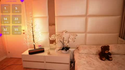 Lilly Colins online show from April 12, 2026, 7:08 pm