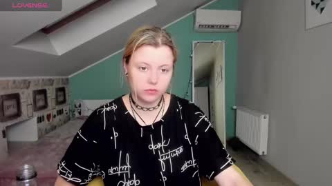 Lilly Depp online show from December 14, 2024, 2:31 pm