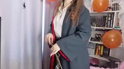 LillyFan X online show from October 25, 2025, 4:42 am