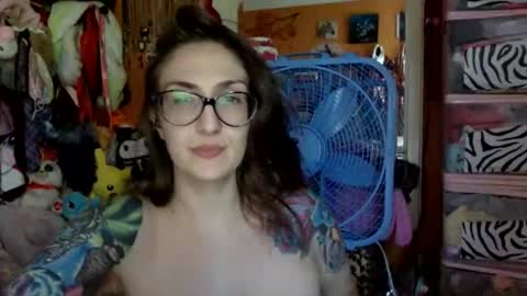 Snapshot of lillylushabae chatting on October 18, 2025, 7:36 pm hi guys im back on here 3 online show from October 18, 2025, 7:36 pm