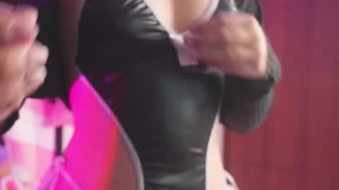 Lilou online show from February 25, 2026, 12:04 pm