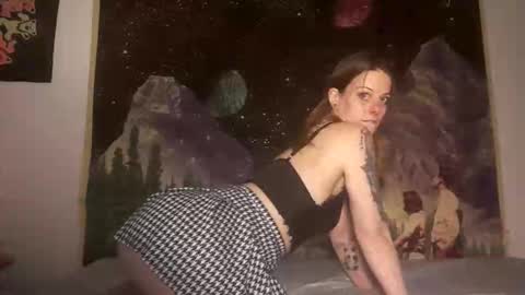 Snapshot of lilsirenluna chatting on March 1, 2026, 12:01 am Luna online show from March 1, 2026, 12:01 am