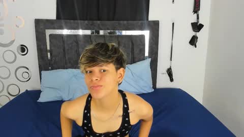 Lily and Lina online show from November 19, 2025, 12:05 pm