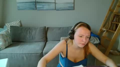 Lily dollyx online show from November 11, 2025, 10:04 am