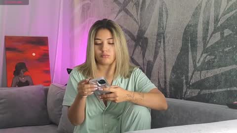 Snapshot of lily_foster_ chatting on December 10, 2024, 7:26 am Lily online show from December 10, 2024, 7:26 am