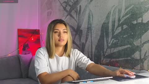 Snapshot of lily_foster_ chatting on January 1, 2025, 6:26 am Lily online show from January 1, 2025, 6:26 am