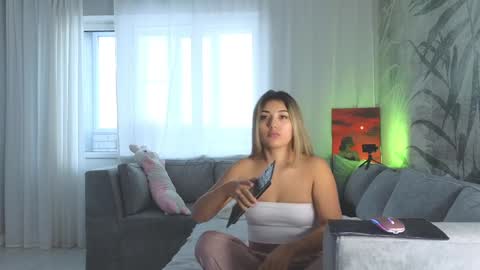 Snapshot of lily_foster_ chatting on February 7, 2025, 7:40 am Lily online show from February 7, 2025, 7:40 am