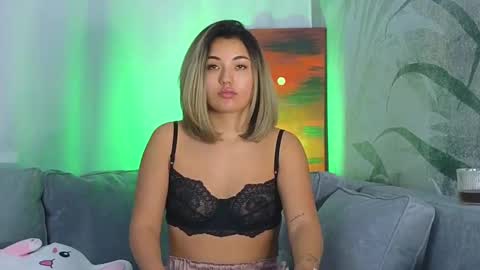 Snapshot of lily_foster_ chatting on February 9, 2025, 4:18 pm Lily online show from February 9, 2025, 4:18 pm