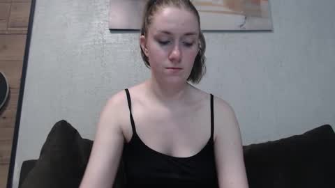 Snapshot of lily_love_x chatting on September 28, 2025, 12:27 am lily_love_x online show from September 28, 2025, 12:27 am