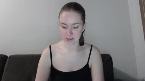 Snapshot of lily_love_x chatting on October 15, 2025, 9:48 pm lily_love_x online show from October 15, 2025, 9:48 pm