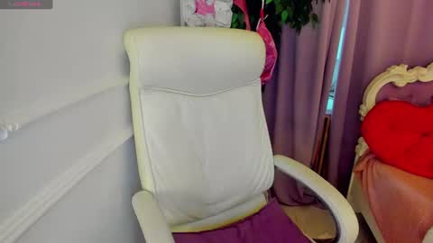 Snapshot of lily_merlin chatting on July 19, 2026, 2:37 am Lily online show from July 19, 2026, 2:37 am