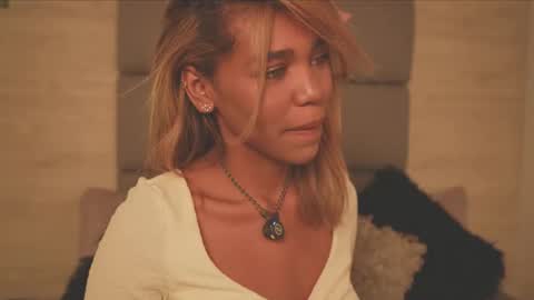 Lily Miiller online show from February 10, 2026, 9:19 pm