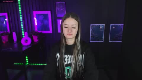 Snapshot of lily_moonlight chatting on March 2, 2025, 8:16 am Lily online show from March 2, 2025, 8:16 am