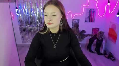 Snapshot of lily_moonlight chatting on March 7, 2025, 7:41 am Lily online show from March 7, 2025, 7:41 am