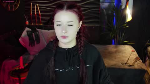 Snapshot of lily_moonlight chatting on October 22, 2025, 7:41 am Lily online show from October 22, 2025, 7:41 am