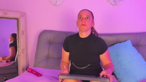 lily_rose0 online show from April 4, 2026, 9:12 pm