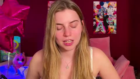 Snapshot of lily_smily chatting on May 23, 2026, 5:39 pm Lily online show from May 23, 2026, 5:39 pm