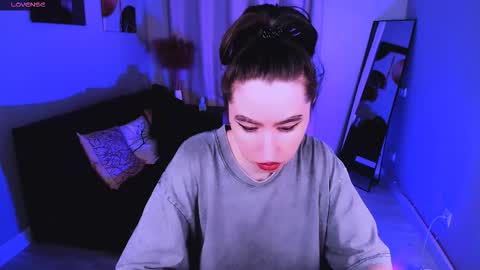 LILY online show from March 25, 2026, 7:36 am